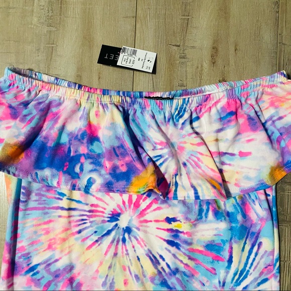 NWT- DISCREET PRINTED RUFFLE FLOUNCE BODY SUIT 💕 - Picture 2 of 5